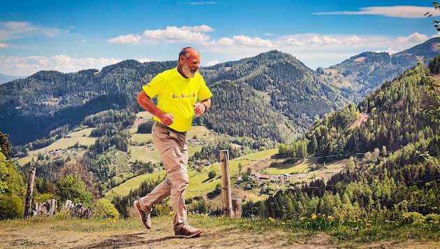 Die „Bergkrone“ traf den 84-jährigen Extremsportler bei einem kurzen Lauftraining hoch über dem ...