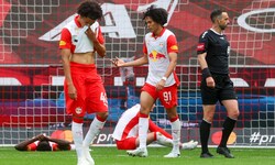 Ein gewohntes Bild: Die Bullen sind fassungslos.