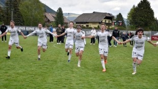 Jubel beim Derbysieger.
