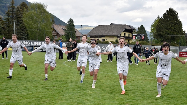 Jubel beim Derbysieger.