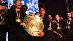 Der LASK ist erstmals seit 1965 österreichischer Fußballmeister. In Linz stieg am Sonntagabend ...