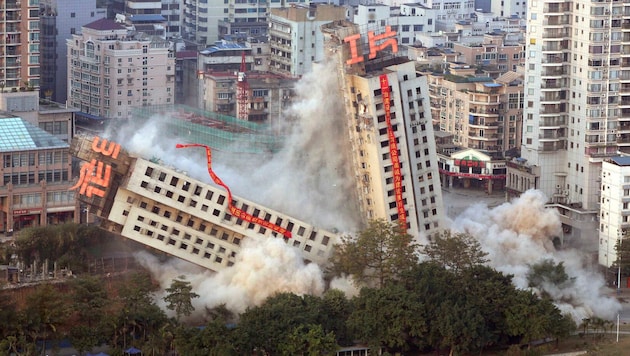 In der chinesischen Stadt Liuzhou sind bei einem Erdbeben mehrere Häuser eingestürzt ...