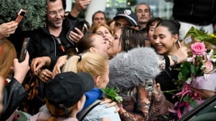 27-Jährige stimmte am Flughafen von Sofia spontan ihren Song „Bangaranga“ an