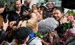 27-Jährige stimmte am Flughafen von Sofia spontan ihren Song „Bangaranga“ an