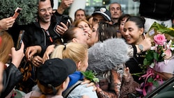27-Jährige stimmte am Flughafen von Sofia spontan ihren Song „Bangaranga“ an