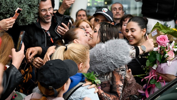 27-Jährige stimmte am Flughafen von Sofia spontan ihren Song „Bangaranga“ an