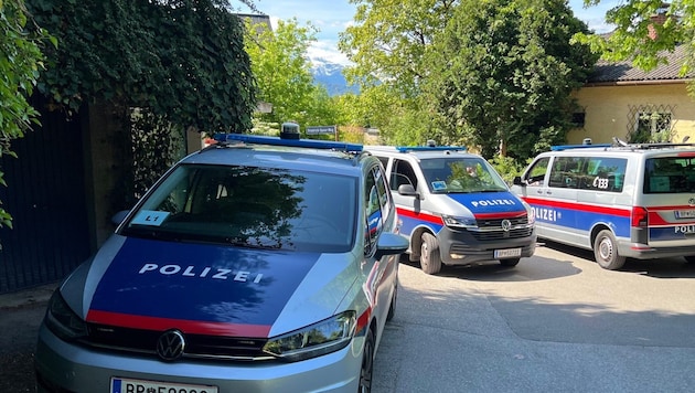 Viel Polizei ist vor Ort.