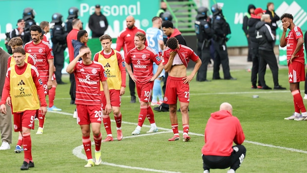 Fassungslosigkeit: Fortuna Düsseldorf steigt in die 3. Liga ab.