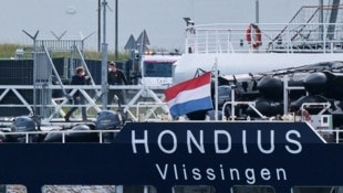 Das Kreuzfahrtschiff „MV Hondius“ ist am Montagvormittag in der niederländischen Stadt Rotterdam ...