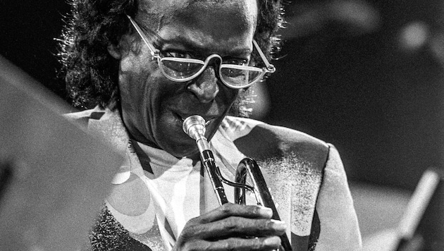 Diesen Frühling jährt sich der Geburtstag von Jazzlegende Miles Davis zum 100. Mal.