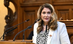 Finanzstadträtin Barbara Novak präsentierte den Rechnungsabschluss 2025.