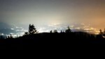 Ein Blick vom Dobratsch zeigt, wie stark die Stadt Villach durch Licht verschmutzt ist.