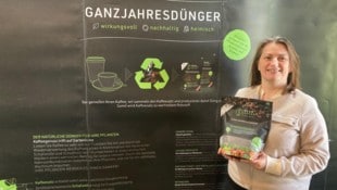 Vera Amtmann mit dem ersten Produkt, dem Ganzjahresdünger. 