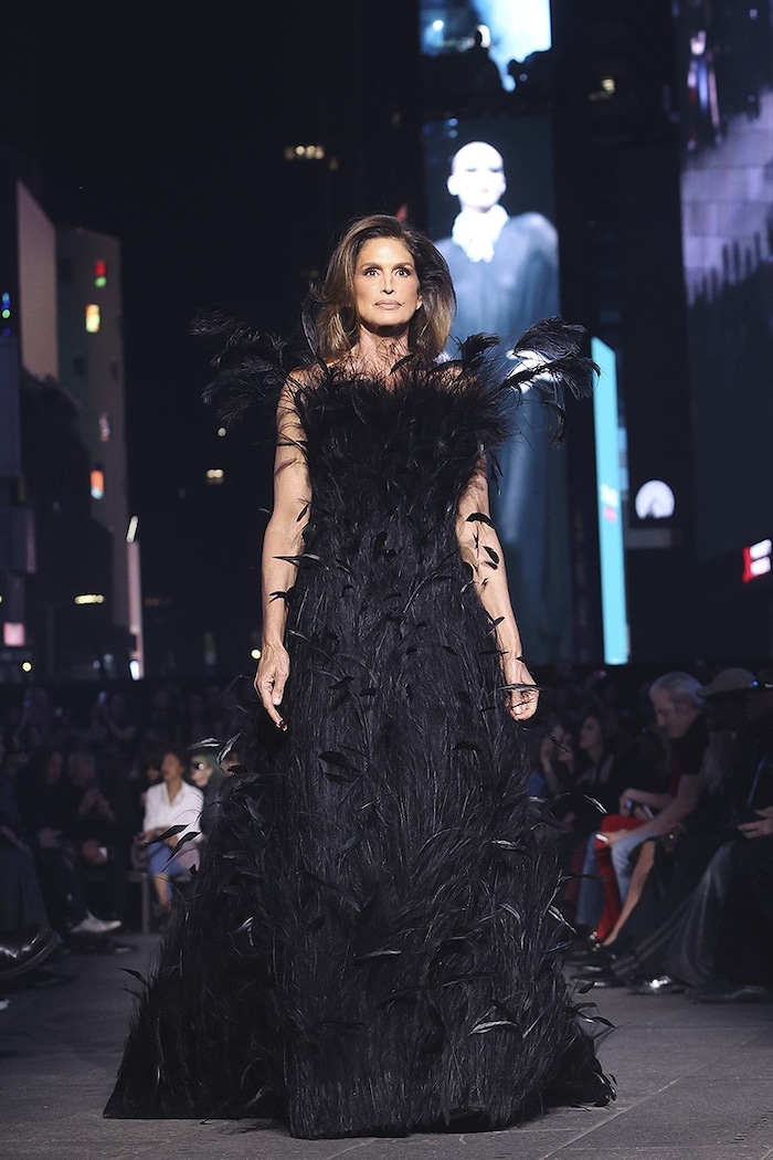 Auch Cindy Crawford war am Gucci-Catwalk: Mit 60 zeigte sie allen, wie „Supermodel“ geht!