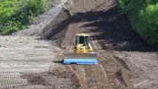 Die Planierraupe hat den Weinberg geebnet. Er soll auf der gesamten Fläche neu bepflanzt werden.
