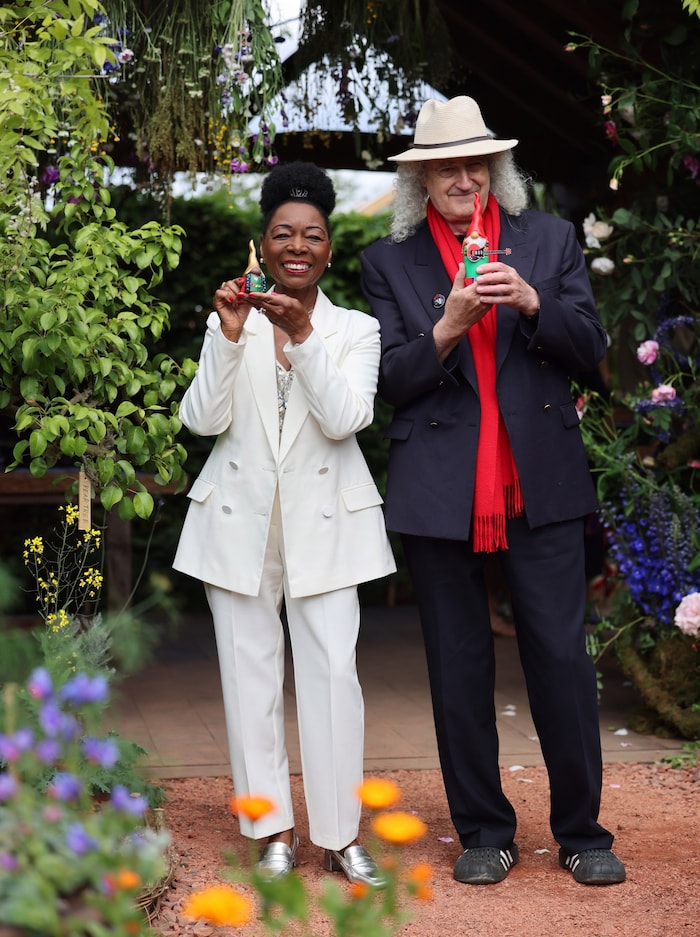Rocklegende Brian May präsentierte beispielsweise seinen rockigen Gartenzwerg „Billy Bad-Axe“