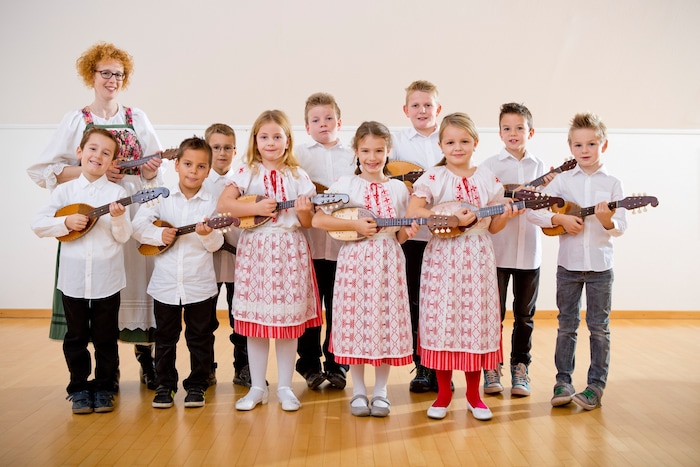 Der Nachwuchs von einst spielt nun im Erwachsenen-Ensemble mit.