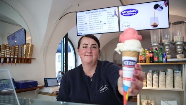 Eisverkäuferin Steffi ist froh, dass nach der Kälte nun endlich warme Temperaturen kommen.
