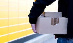 Die geplante Paketsteuer in Höhe von zwei Euro pro Sendung soll nach dem 30. September in Kraft ...