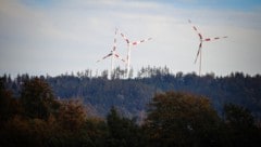 Diese Windräder drehen sich in Munderfing, zu den sechs Anlagen sollen neun weitere dazukommen.