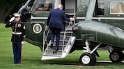 Donald Trump beim Besteigen des Regierungshubschraubers Marine One
