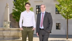 Johannes Brandstetter, Mitgründer von Emmi AI, und Stefan Koch, Rektor der JKU Linz (von links).