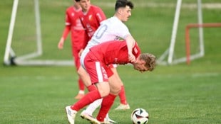 Moritz Puck (weiß) und Eisenkappel behielten im Derby die Oberhand