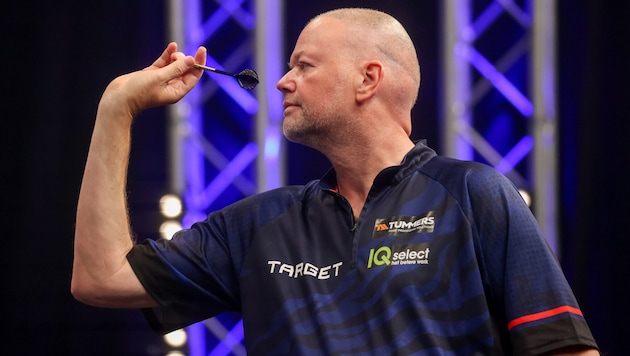 Raymond van Barneveld hat es derzeit nicht leicht.
