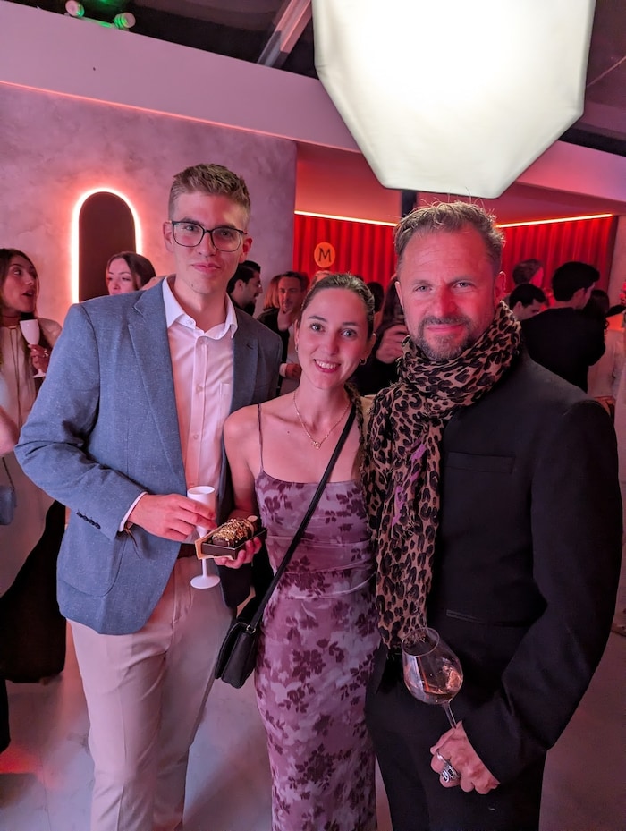 Jedermann Darsteller Phillip Hochmair mit „Krone“-Gewinner Johannes.