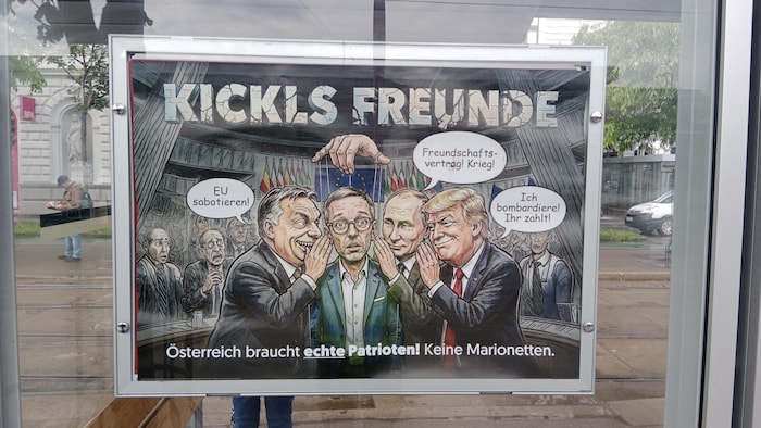 Trotz Aufregung bleiben die 230 Plakate vorerst dort hängen, wo sie sind.