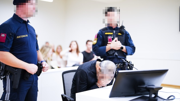 Der angeklagte Afghane nennt die brutale Messerattacke im Prozess „einen Fehler“.