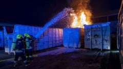 Mit Schaum wurde der Brand eingedämmt.