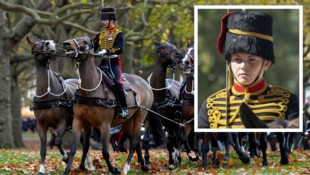 Die King‘s Troop Royal Horse Artillery vollführt spektakuläre Manöver auf dem Rücken der Pferde. ...