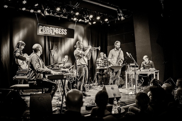 Mit Kollegen reflektierte Lorenz Raab im Porgy&Bess über Miles Davis‘ „In a silent way“.