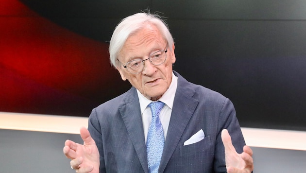 Der ehemalige Bundeskanzler Wolfgang Schüssel ist vom EU-Parlament ausgezeichnet worden.