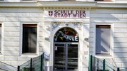 In den Ganztagsschulen der Stadt wird es teurer. (Symbolbild)
