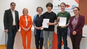 Simon Fink (2.v.r.) gewann die Österreichische Physikolympiade.