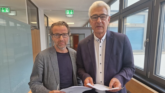 Peter Wachter (links) und sein Anwalt Stephan Rainer gehen gegen den Rauswurf vor Gericht vor.