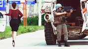Wohlhabende Männer sollen bezahlt haben, um in der „Sniper Alley“ im Herzen Sarajevos auf ...