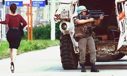Wohlhabende Männer sollen bezahlt haben, um in der „Sniper Alley“ im Herzen Sarajevos auf ...