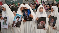 Am Montag wurde in Teheran eine Massenhochzeit gefeiert. Die Teilnehmenden hatten sich für ...