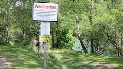 Im Weidegebiet, wo das Unglück geschah, standen entsprechende Hinweis- und Infotafeln.