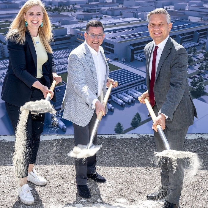 Nahmen den Recycling-Spaten in die Hand – Mandatarin Zeidler-Beck, Rewe-Boss Haraszti und ...