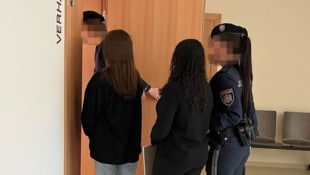 Seit Dezember sitzen die zwei Mädchen – sie sind in einer Beziehung – in U-Haft.