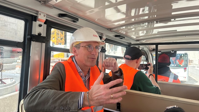 Projektleiter-Stellvertreter Gernot Nipitsch lobt die professionelle und harte Arbeit der ...