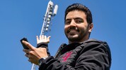 Hier begann die weite Reise unseres Datenpakets: Mobilfunkplaner Ahmed Maatoug lässt uns hinter ...
