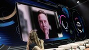 Tech-Milliardär Elon Musk auf einem Bildschirm