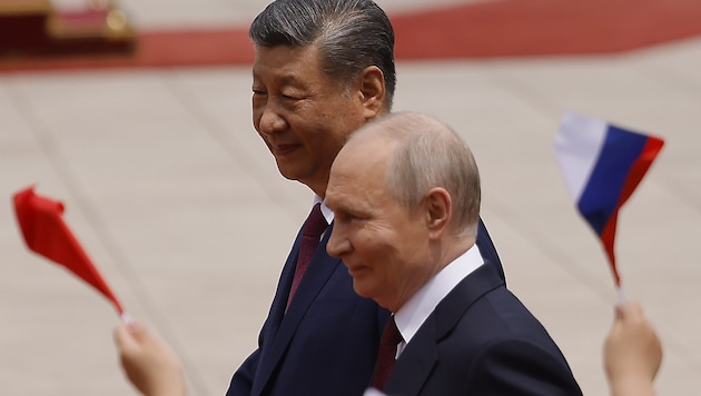 Äußerst freundlicher Empfang für Russlands Präsident Wladimir Putin durch Gastgeber Xi Jinping