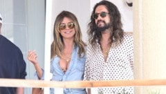 Heidi Klum im Jeanslook und mit sexy Dekolleté beim Date mit Ehemann Tom Kaulitz in Cannes.
