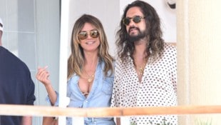 Heidi Klum im Jeanslook und mit sexy Dekolleté beim Date mit Ehemann Tom Kaulitz in Cannes.